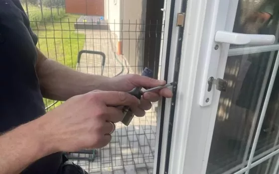 Kaip atliekamas plastikinių lauko durų reguliavimas?